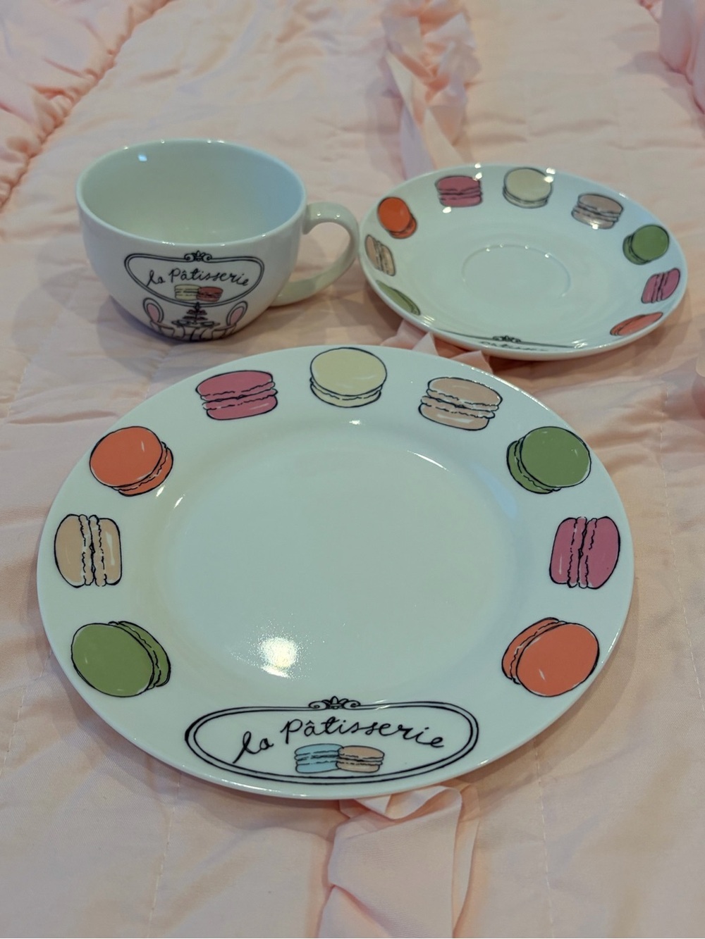 The English Table La Pâtisserie Macaron Tea Cup, Saucer, and Side Plate Set 🫖💖